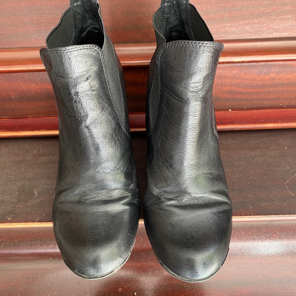 Kenneth Cole Reaction booties size 8